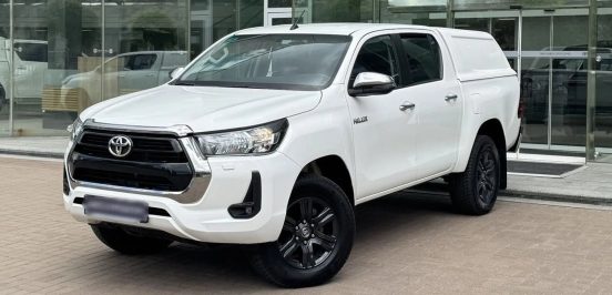 toyota_hilux__644795683fhd